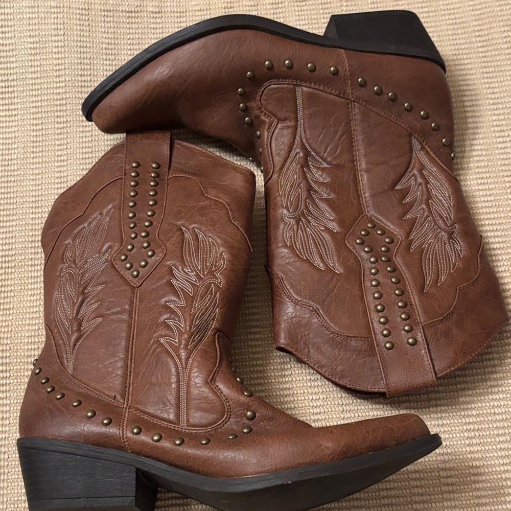 Boots Western women new size 8.5M faux leather l.e.i.